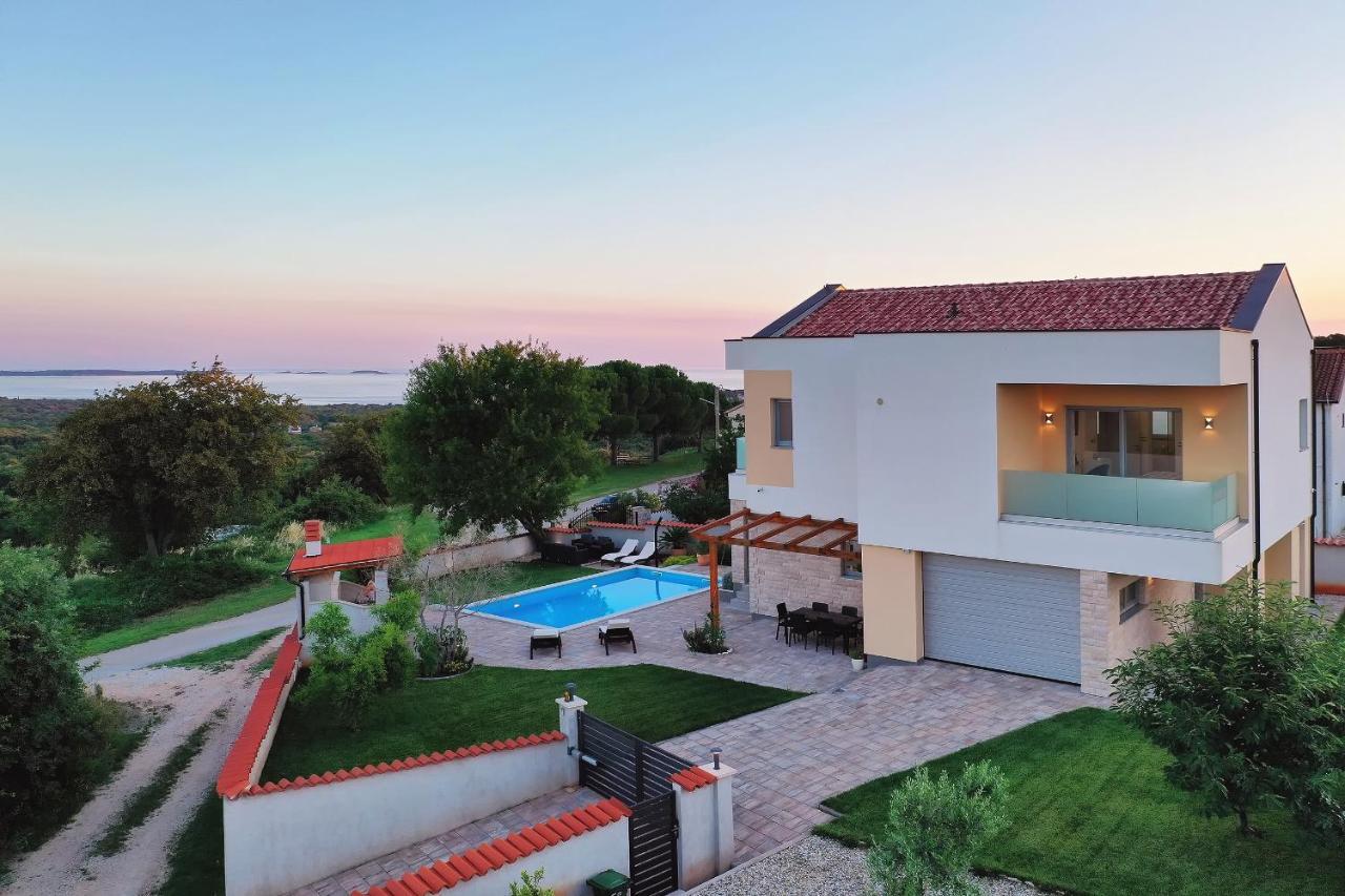 White Villa Barbariga