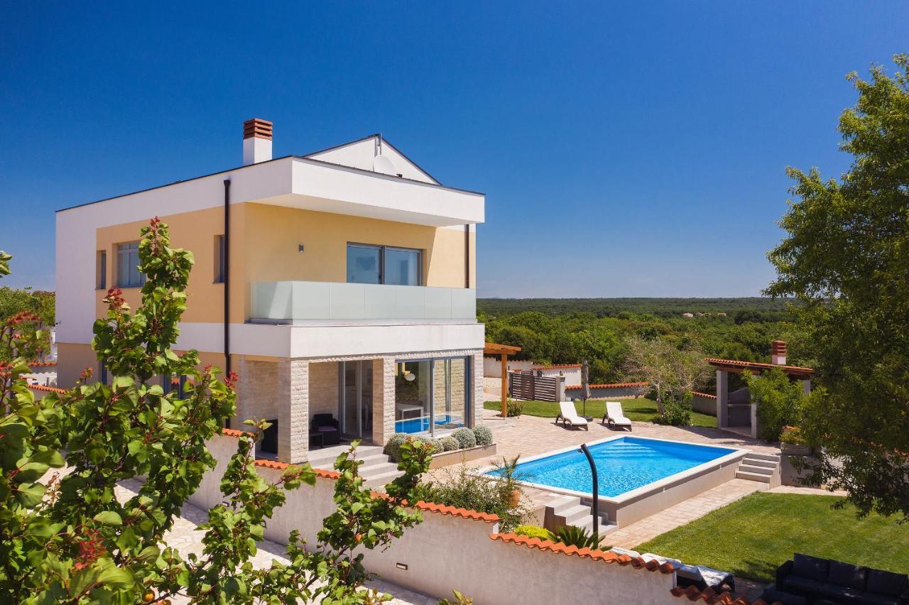 White Villa Barbariga