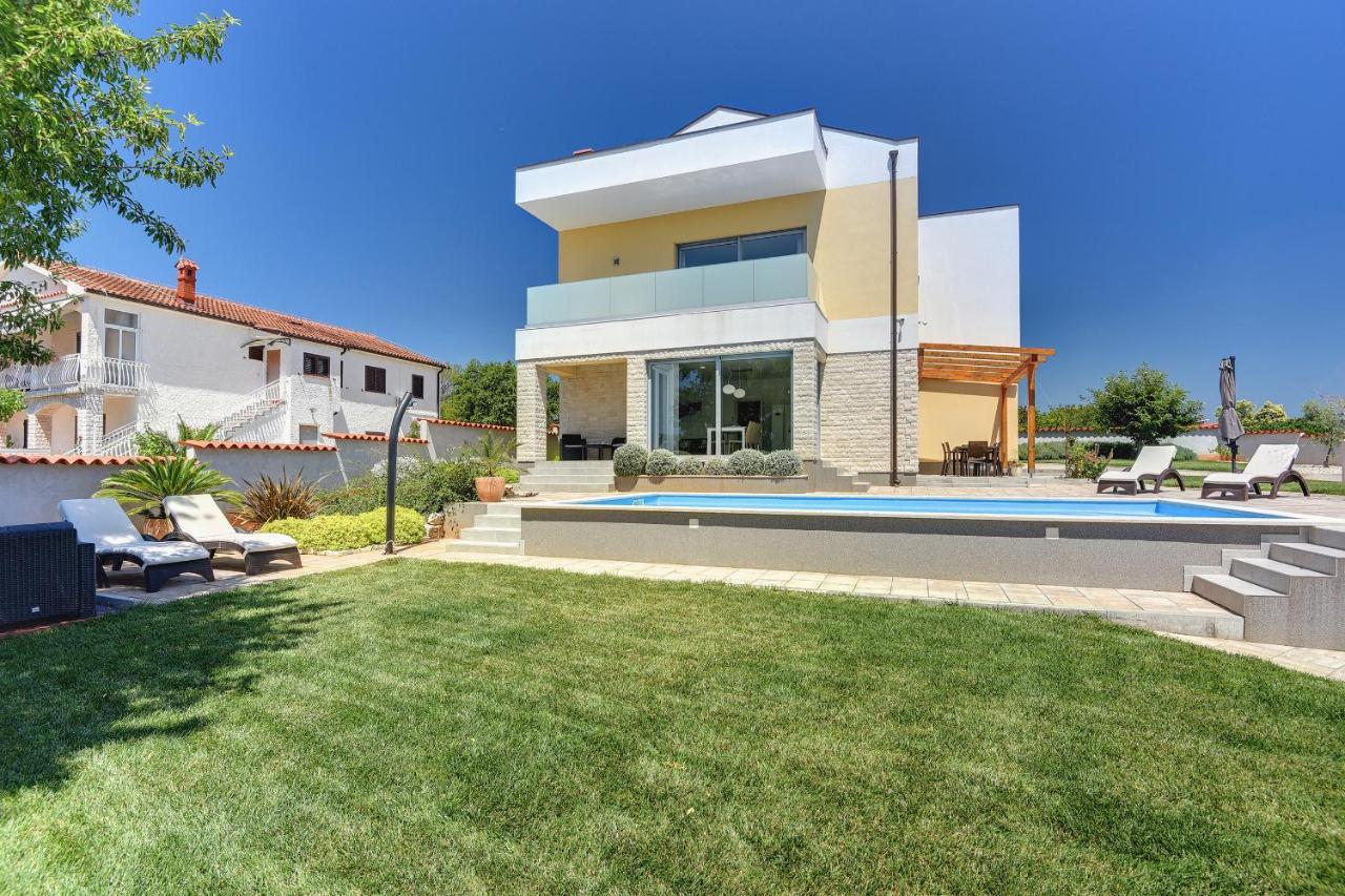 White Villa Barbariga