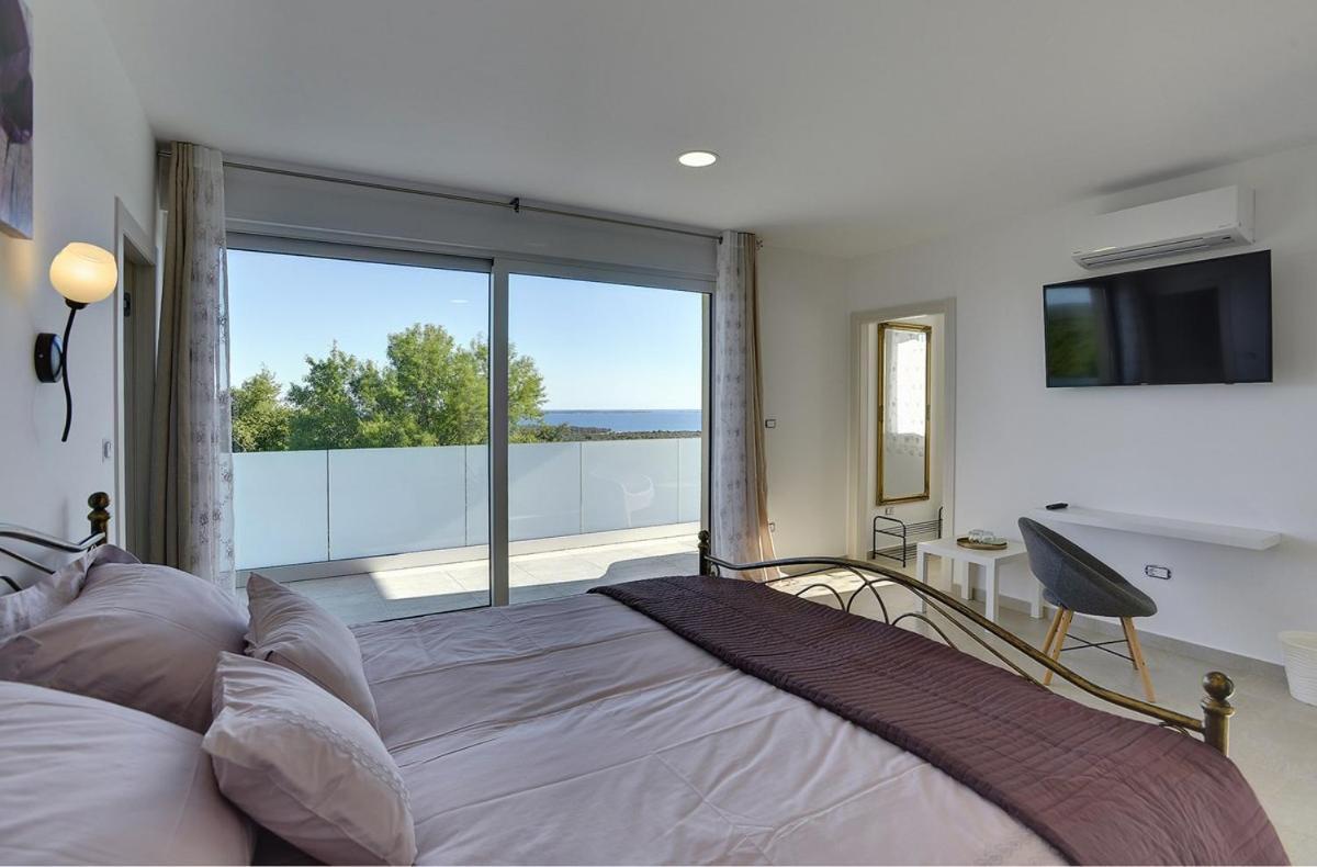 Villa White