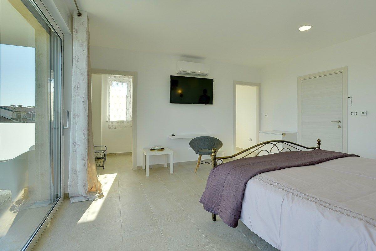 Vila White